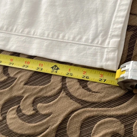 Vineyard vines white jeans! - Picture 7 of 8